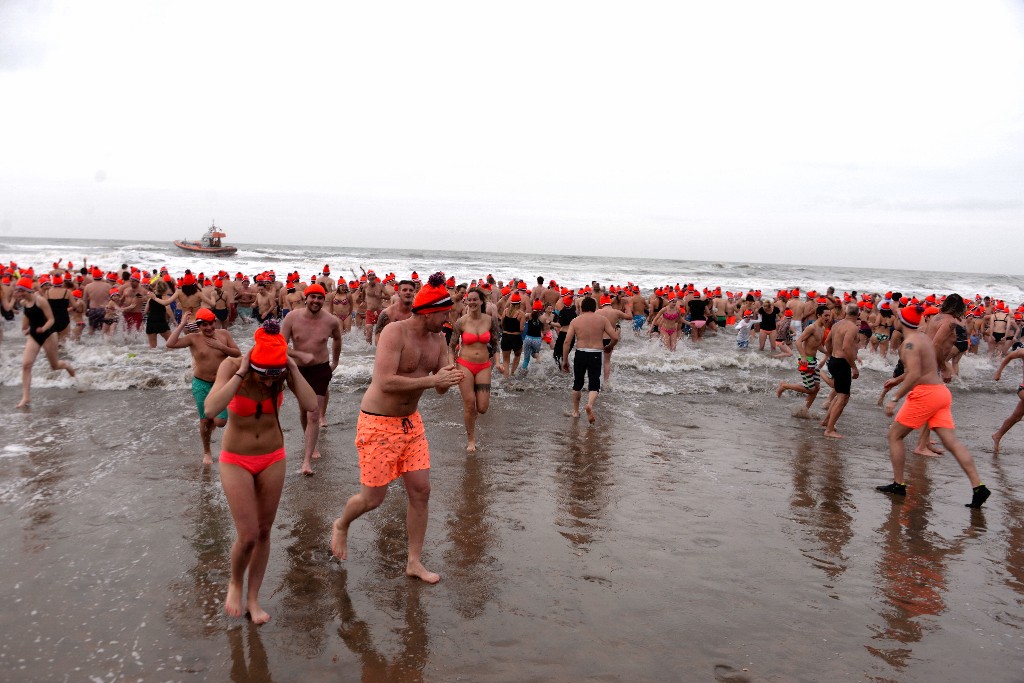 ../Images/Nieuwjaarsduik Nederzandt 2018 069.jpg